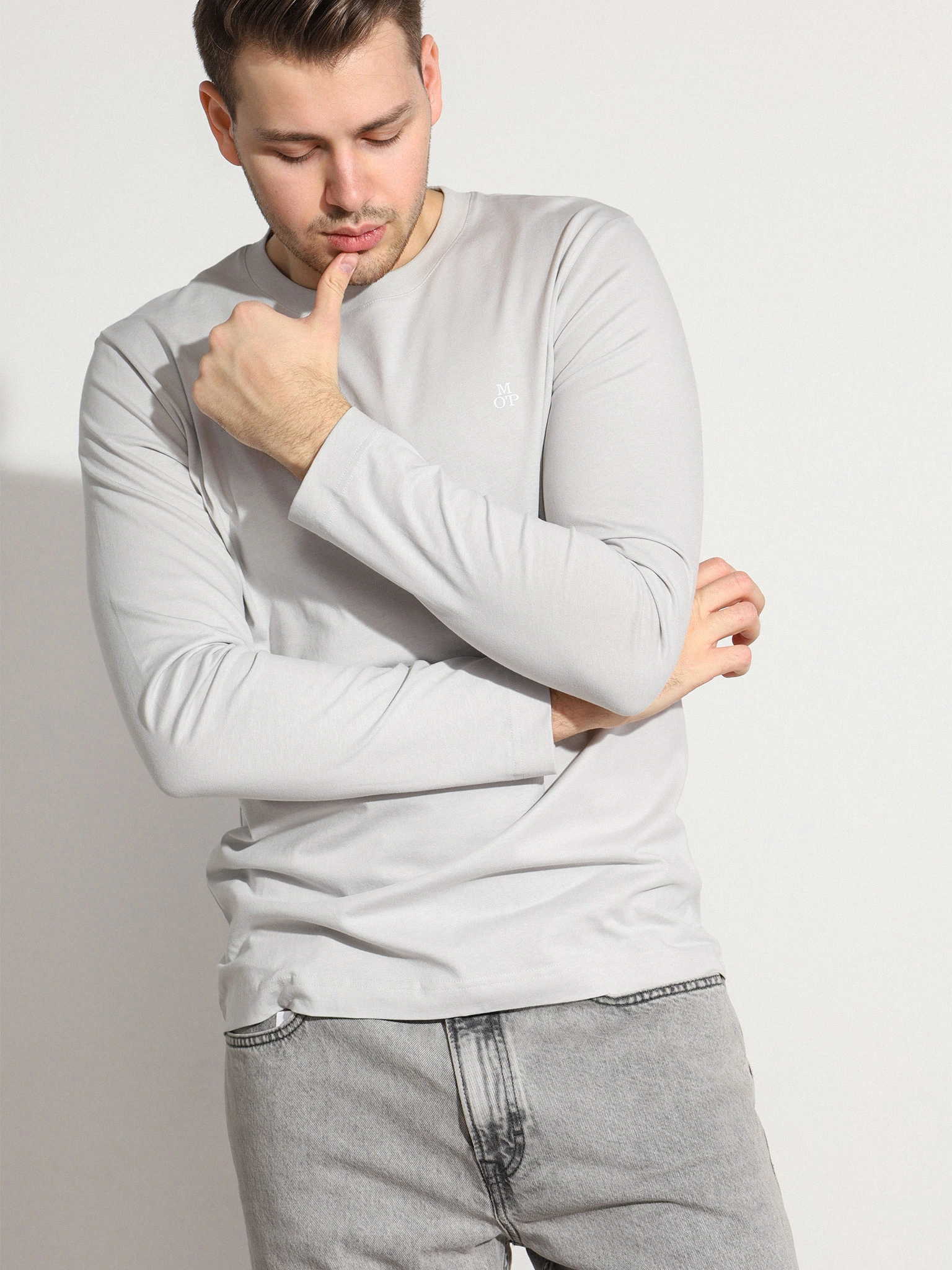 Футболка светло-серого цвета из хлопка